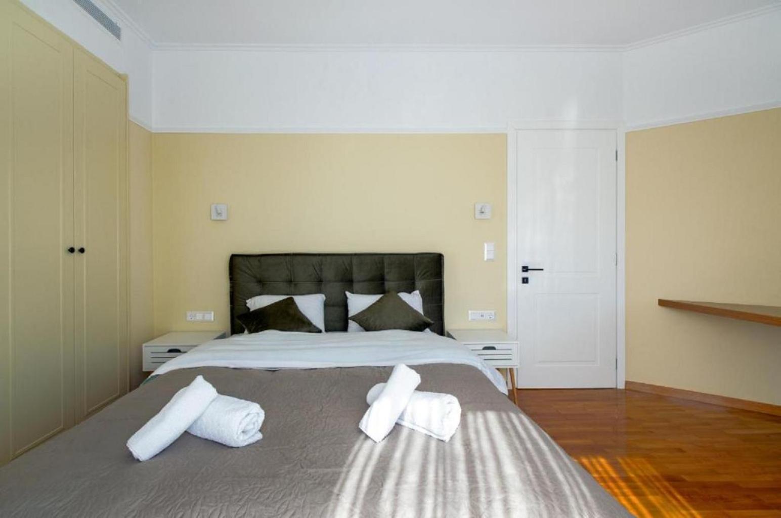 Smart And Elegant In The Centre Of Apartment