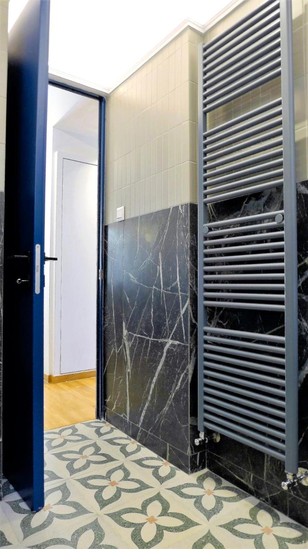 Smart And Elegant In The Centre Of Apartment